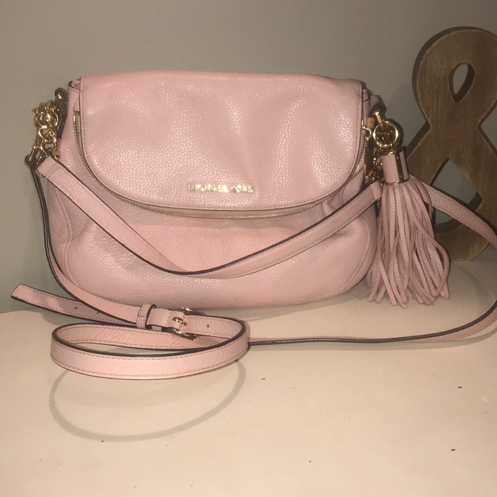 MICHAEL KORS crossbody bag.
